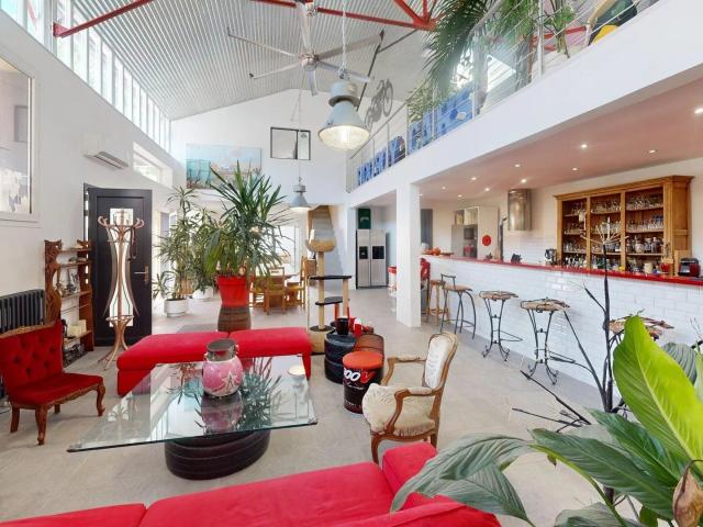 EXCEPTIONNEL A ST MAUR ! LOFT DE 369 M²