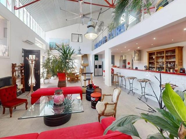 EXCEPTIONNEL A ST MAUR ! LOFT DE 369 M²