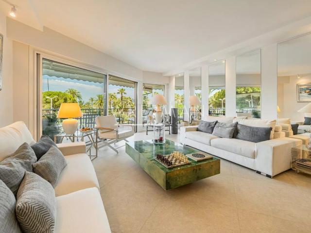 Exceptionnel appartement 5 pièces sur la Croisette avec terr. 92m² Cannes
