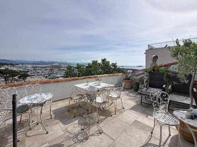 Exceptionnel appartement avec terrasse et vue mer Vieil Antibes