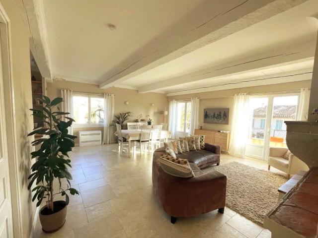 Exceptionnel dans le village de Grimaud: Appartement 125 m² rén