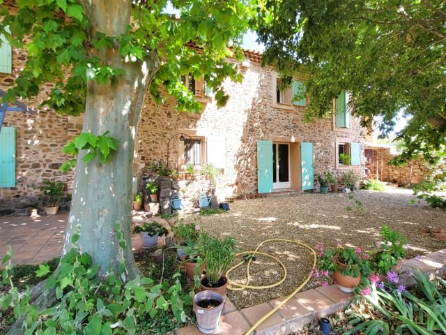 Exceptionnel! Bastide T6 avec piscine au milieu des vignes