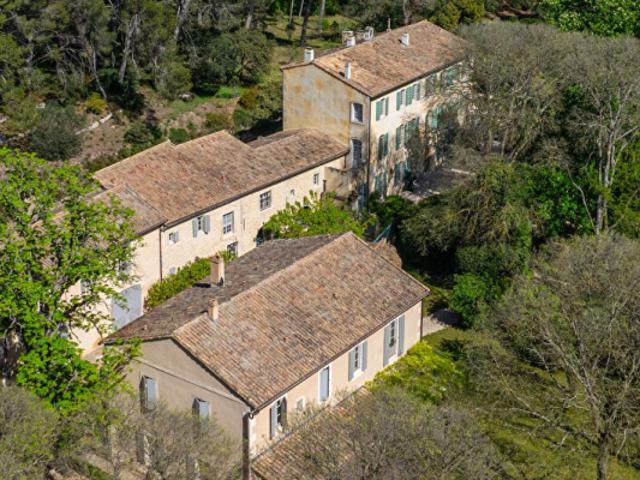 Exceptionnel domaine de 10 hectares à vendre à Saint Remy De Provence