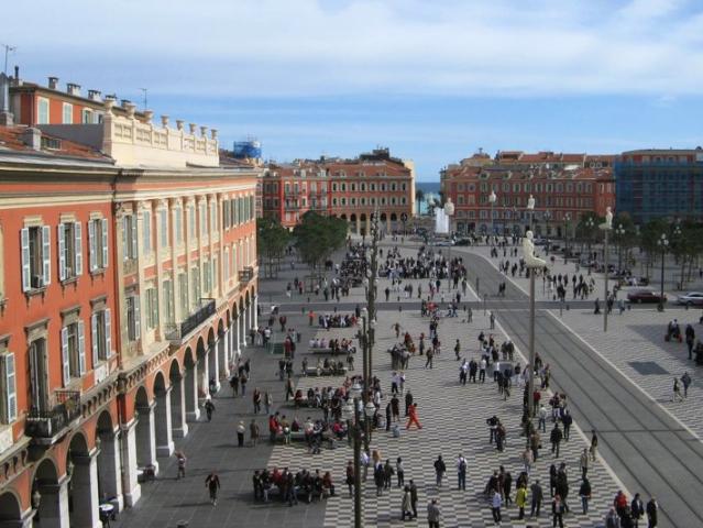 EXCEPTIONNEL DUPLEX – TERRASSE– DERNIER ÉTAGE – PLACE MASSENA