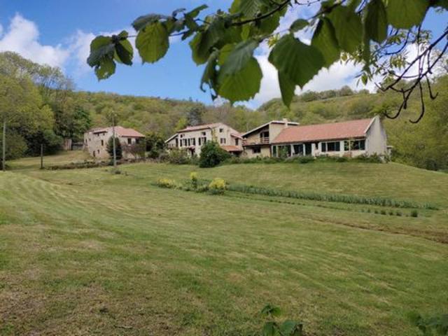 Exceptionnel ! Ensemble immobilier sur 93 HA de