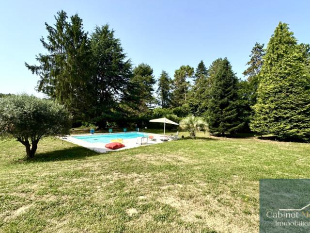 Exceptionnel Haut Latresne Maison traditionnelle de 210m2 ha