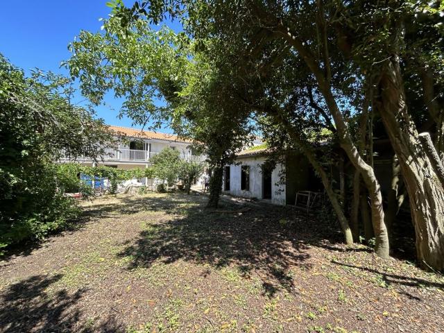 EXCEPTIONNEL LE VERDON SUR MER CENTRE VILLE IMMEUBLE sur 2