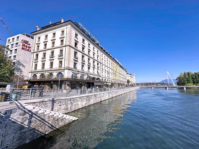Exceptionnel: Magnifiques bureaux traversants au Quai des Bergues