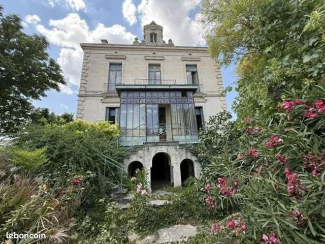 Exceptionnel Maison de maître R+2 de 372 m² Jardin · Piscine proche toutes commodités