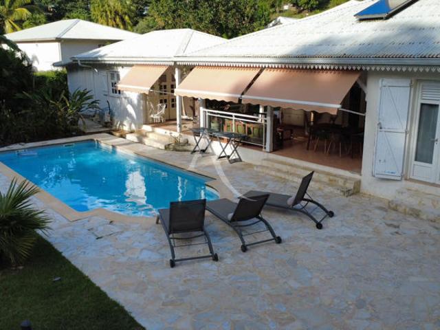 EXCEPTIONNEL: Maison Fort De France 5 pièce s avec bungalow et piscine