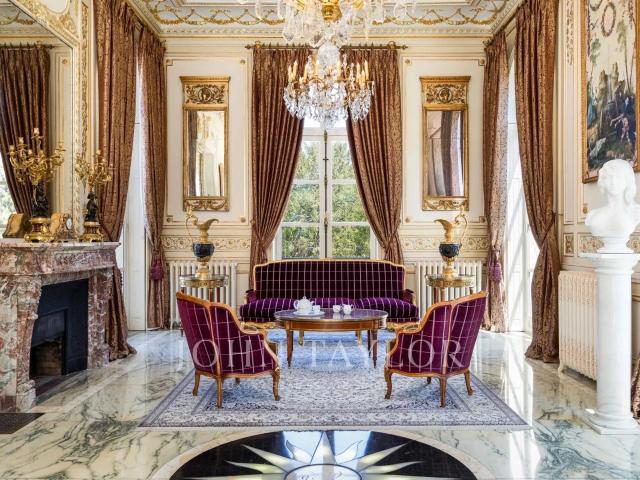 Exceptionnel Palais avec piscine 1769m² Le Vésinet