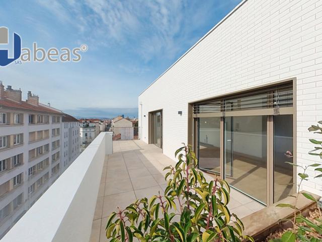 Exceptionnel: T3 plein Sud au 10em étage avec Terrasse Panoramique à Villeurbanne