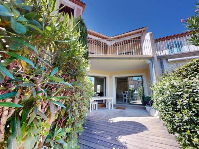 EXCEPTIONNEL GRAND TRIPLEX CONTEMPORAIN RÉNOVÉ PORT GRIMAUD