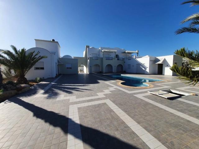 EXCEPTIONNEL ! Villa de Luxe 490m² sur 3000m² à Tezdaine Piscine & Annexes