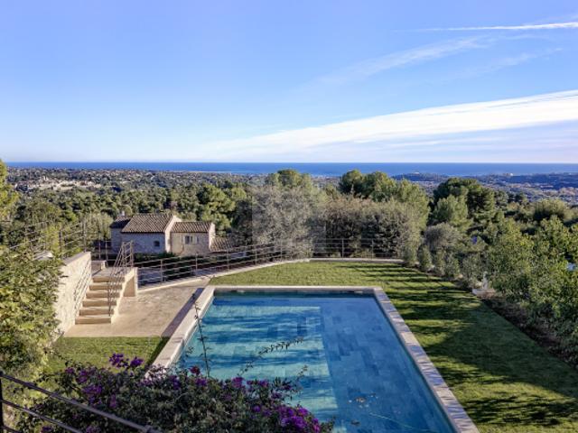 Exceptionnel Vue panoramique Mer et village 300 m2