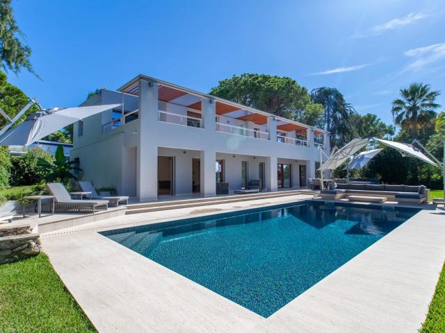 Exceptionnelle villa moderne de 450 m² au coeur de Saint Jea. 413m² Saint Jean Cap Ferrat