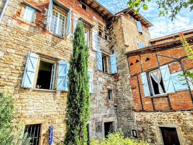 Exceptionnelle Demeure historique 10 chambres 580m² Saint Antonin Noble Val