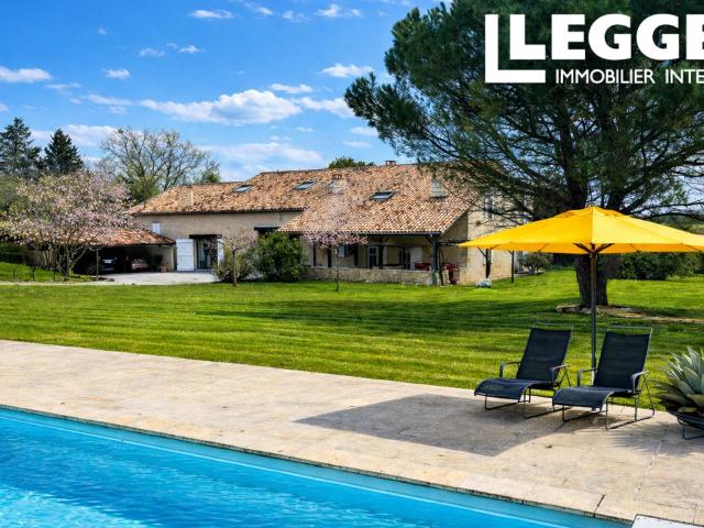 Exceptionnelle maison de campagne de 6 chambres à coucher, pleine de caractère, avec piscine et vue imprenable
