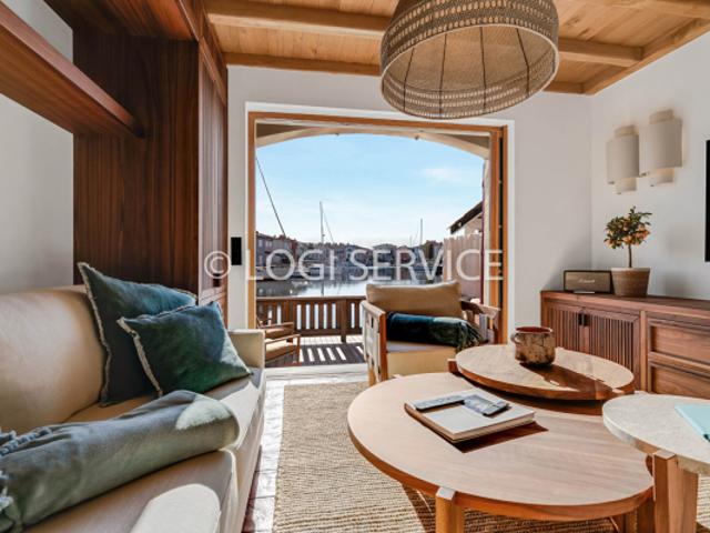 EXCEPTIONNELLE MAISON DE PÊCHEUR RÉNOVÉE AVEC AMARRAGE 14M PROCHE PLAGE PORT GRIMAUD GOLFE ST TROPEZ