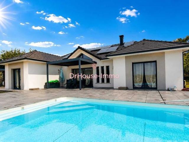 Exceptionnelle maison neuve de plain pied avec piscine et prestations haut de gamme