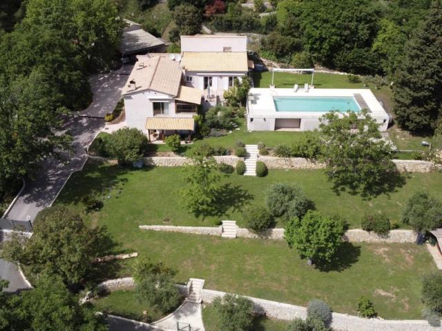 Exceptionnelle propriété avec vue panoramique sur les collin. 250m² Tourrettes sur Loup