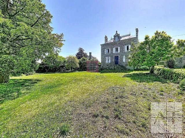 Exceptionnelle propriété de caractère avec maison de maître, héb