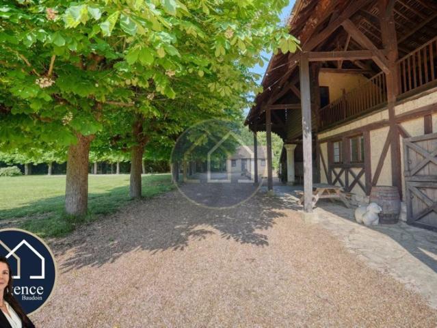 EXCEPTIONNELLE PROPRIÉTÉ NORMANDE A MOINS D'1 HEURE DE PARIS: ANCIEN CORPS DE FERME DE 1800 RÉNOVÉ EN 2019 ET 4 DÉPENDANCES AMENAGÉES PLUS DE 410M2 HABITABLES SUR 1,2 HA DANS UN CHARMANT VILLAGE
