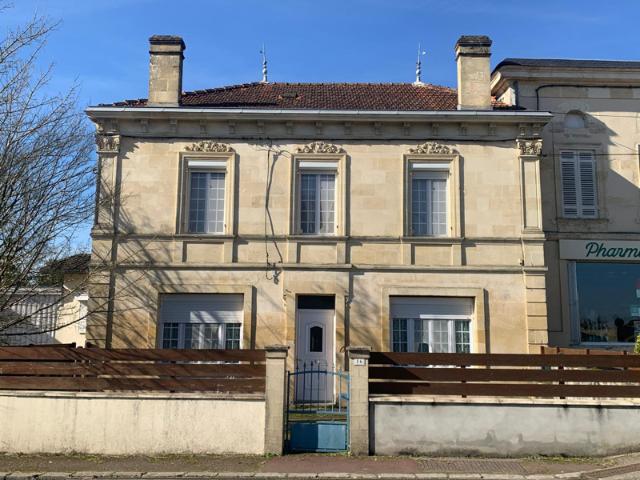 EXCLU IDB ! Maison en pierre de 222 m2 avec jardin, 5 chambr