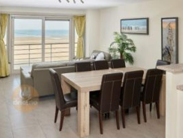 EXCLUSIEF APPARTEMENT OP DE ZEEDIJK MET TWEE SLAAPKAMERS