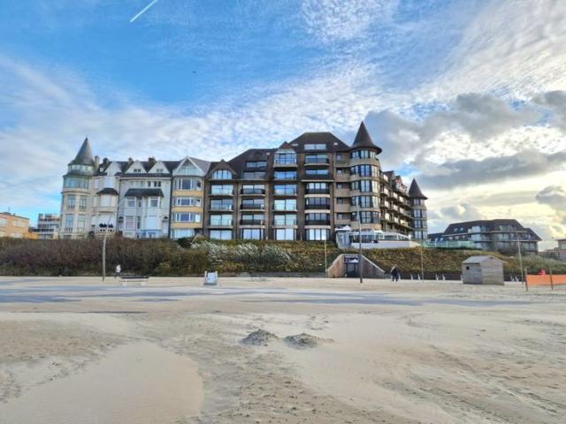 EXCLUSIEF APPARTEMENT MET FRONTAAL ZEEZICHT MET TWEE SLAAPK
