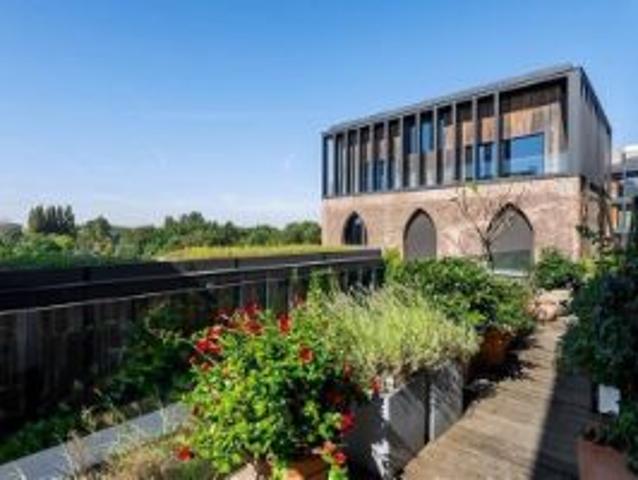 Exclusief appartement met ruime terrassen gelegen in het exc