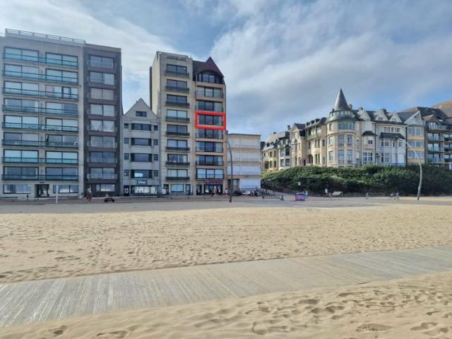 EXCLUSIEF APPARTEMENT MET 3 SLAAPKAMERS + 2 BADKAMERS + FRO