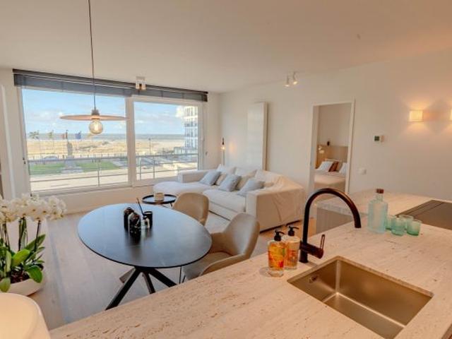 Exclusief gerenoveerd appartement met adembenemend fronta.