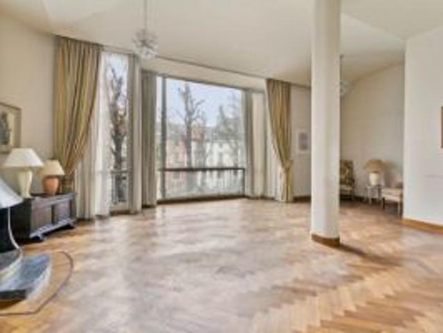 Exclusief, groot en multifunctioneel pand in centrum Gent!