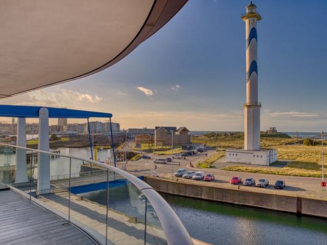 Exclusief hoekappartement met zeezicht, 3 slpks en rondom te