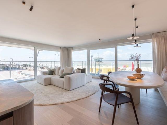 Exclusief hoekappartement met frontaal zeezicht te Lichttore