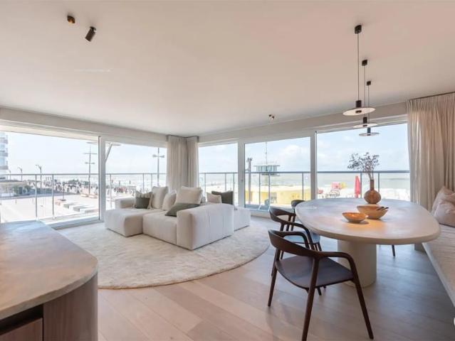 Exclusief hoekappartement met frontaal zeezicht te Lichttorenplein