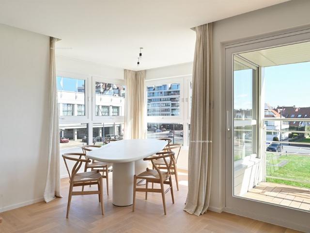 Exclusief hoekappartement in villacomplex met uitzicht op La Réserve en het Casino