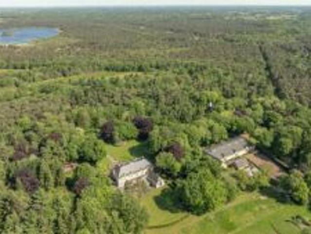 Exclusief landgoed “De Markgraaf” met polyvalent bijgebouw