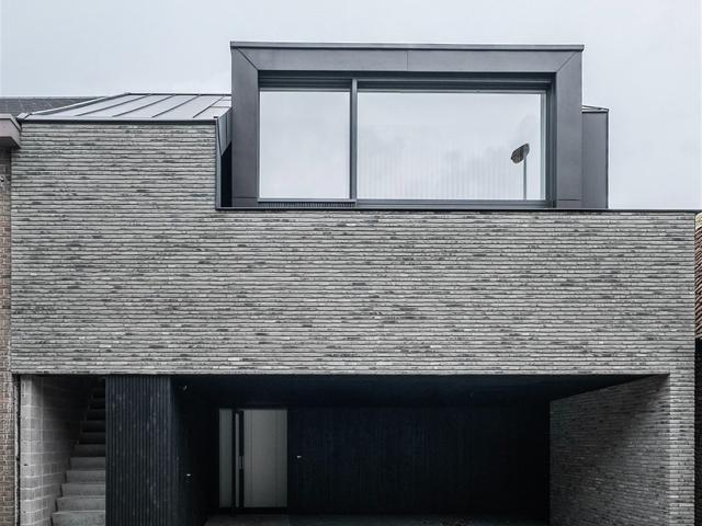 Exclusief strak nieuwbouwappartement met carport en groot terras