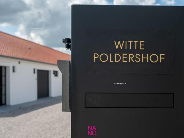 Exclusief Woonerf WITTE POLDERSHOF Groepering van 3 volledig gerenoveerde woningen vernieuwbouw in Knokke Heist. Unieke op