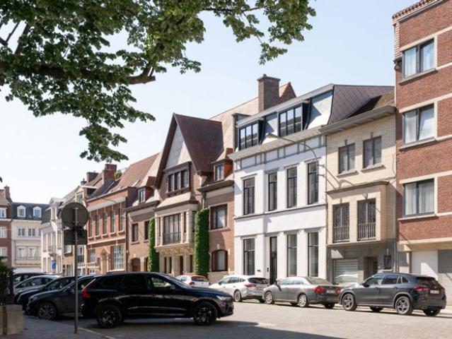 Exclusief vernieuwde herenwoning in Centrum Kortrijk!