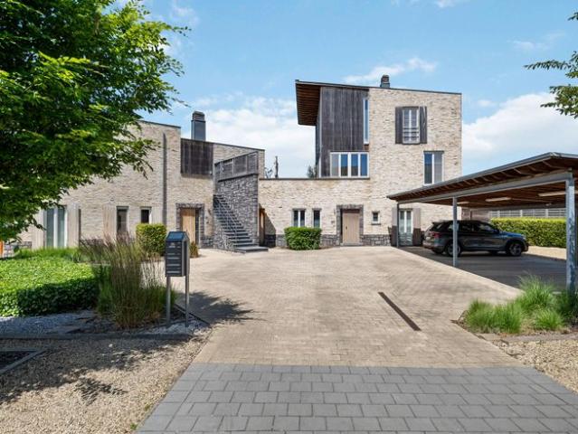 Exclusief villa appartement met uniek karakter en zuidgeric