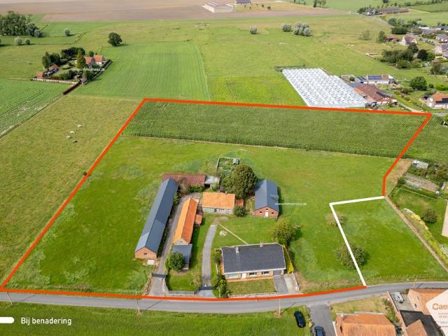 Exclusieve landelijke woning op een mooi perceel van 19869 m² en magnifieke bijgebouwen van bij benadering 1000 m²