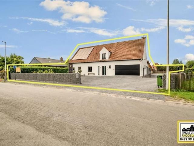 Exclusieve villa met zwembad en ruime loods