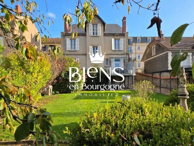 EXCLUSIF AUTUN, maison de Maître, bijou de 234m² avec terras. 234m² Autun