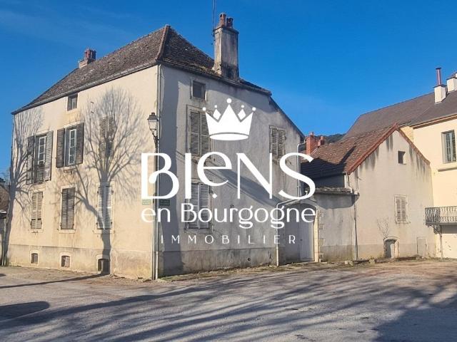 Exclusif A Volnay, proprieté de 290m² d'histoire, des dépend. 290m² Volnay
