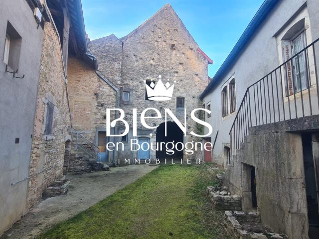 EXCLUSIF A VOLNAY, proprieté de 290m² d'histoire, des dépend. 290m² Volnay