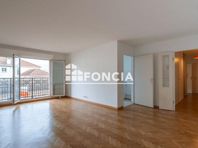 Exclusif: appartement 3p, balcon, double box