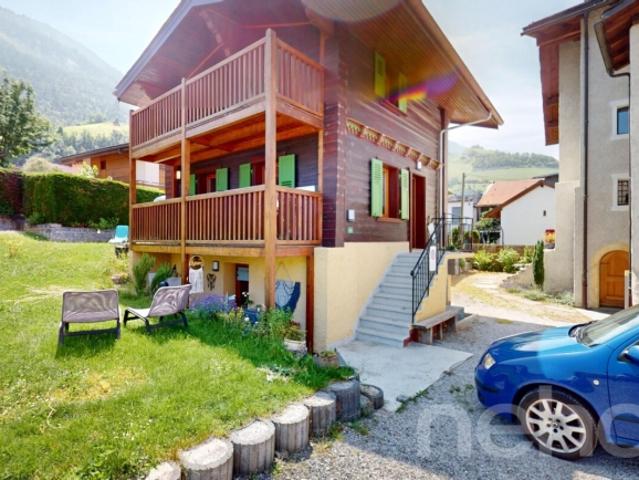Exclusif Chalet rénové au centre du village avec 3.5 pièces et studio